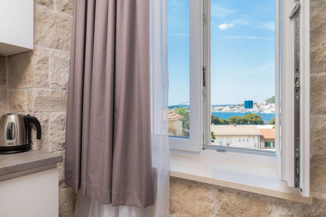 Mediterra Residence Split Room photo