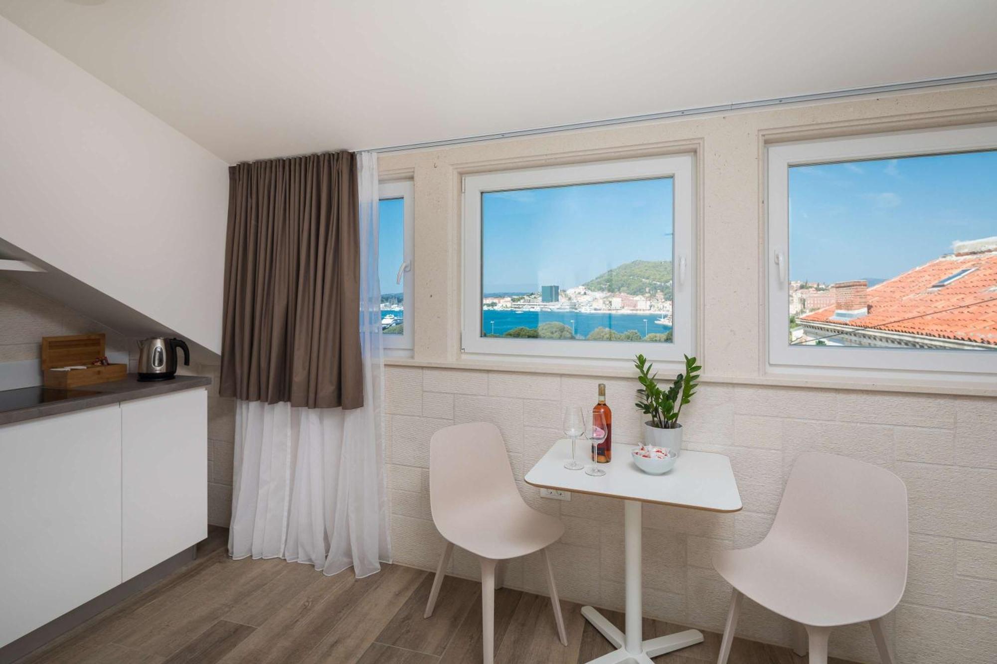 Mediterra Residence Split Room photo