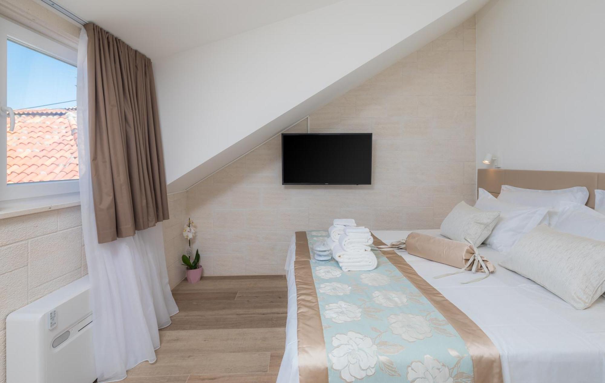 Mediterra Residence Split Room photo
