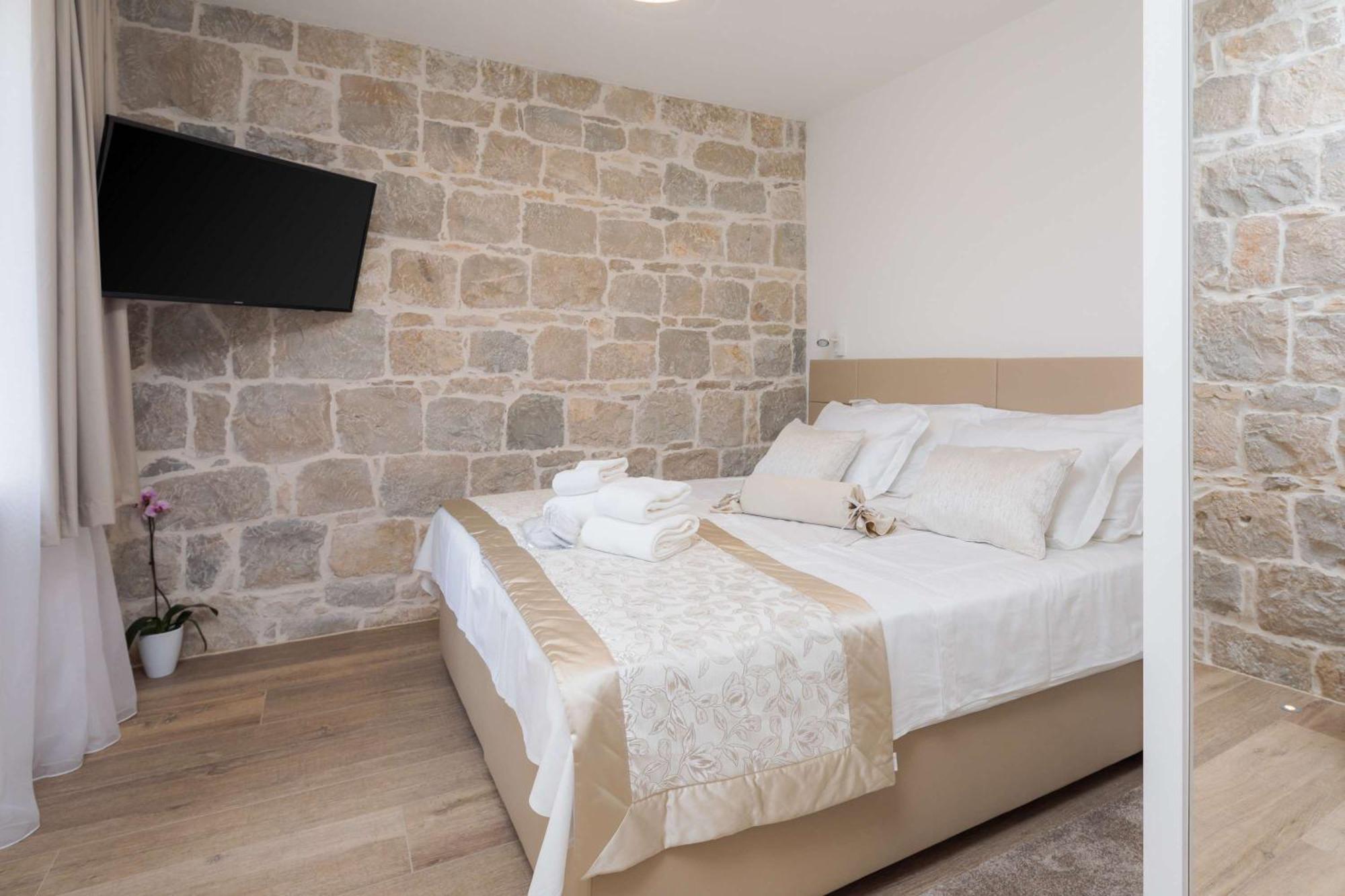 Mediterra Residence Split Room photo